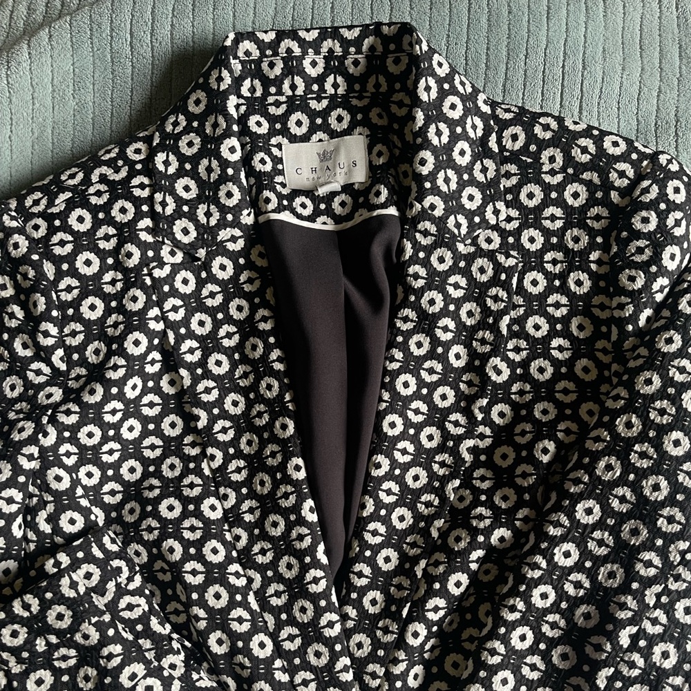 🚨PRICE DROP 🚨Two piece jacket and skirt! Freshly dry cleaned! Flare skirt